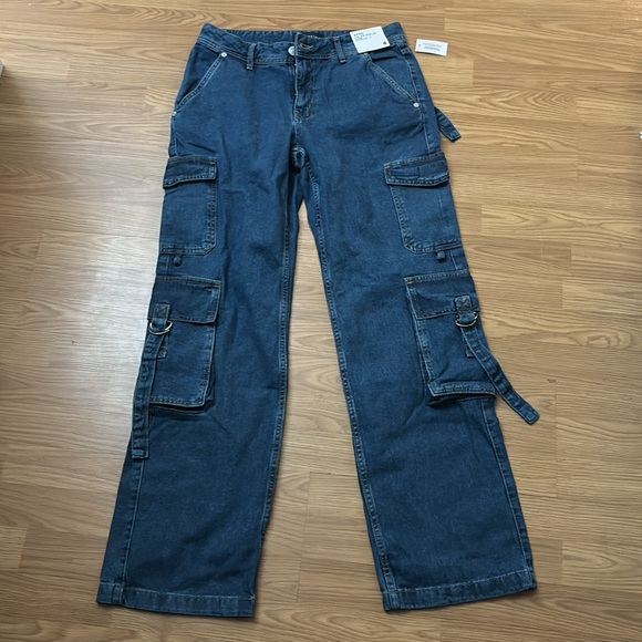 Size 4 low rise wide leg cargo from Aéropostale - Picture 2 of 2